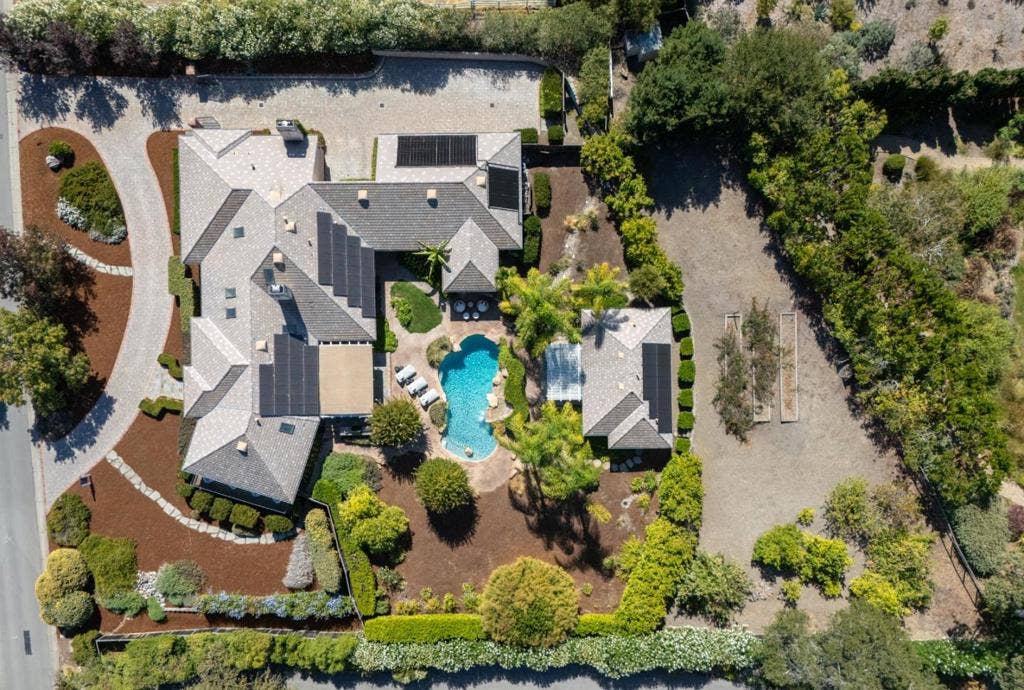 26883 Dezahara Way, Los Altos Hills, CA 94022 26883 Dezahara Way, Los Altos Hills, CA 94022