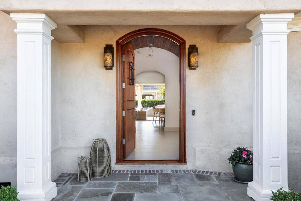 26883 Dezahara Way, Los Altos Hills, CA 94022 26883 Dezahara Way, Los Altos Hills, CA 94022