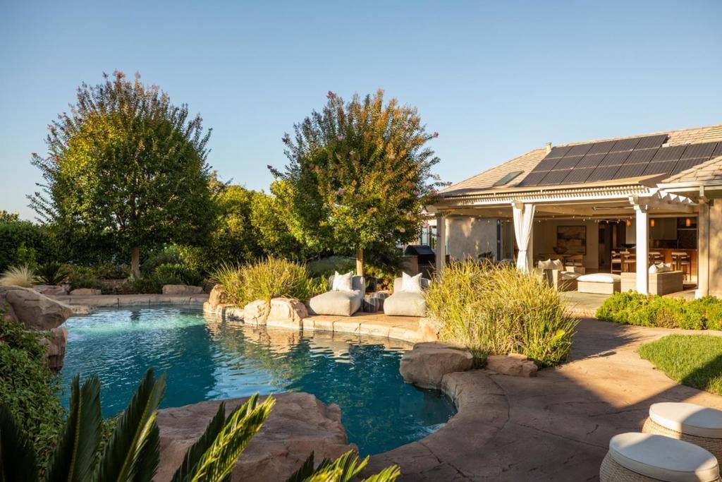 26883 Dezahara Way, Los Altos Hills, CA 94022 26883 Dezahara Way, Los Altos Hills, CA 94022