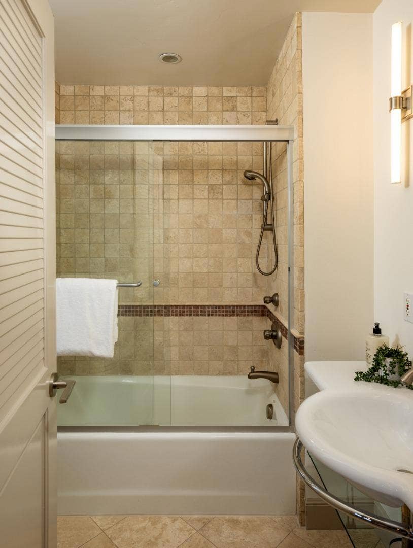 26883 Dezahara Way, Los Altos Hills, CA 94022 26883 Dezahara Way, Los Altos Hills, CA 94022