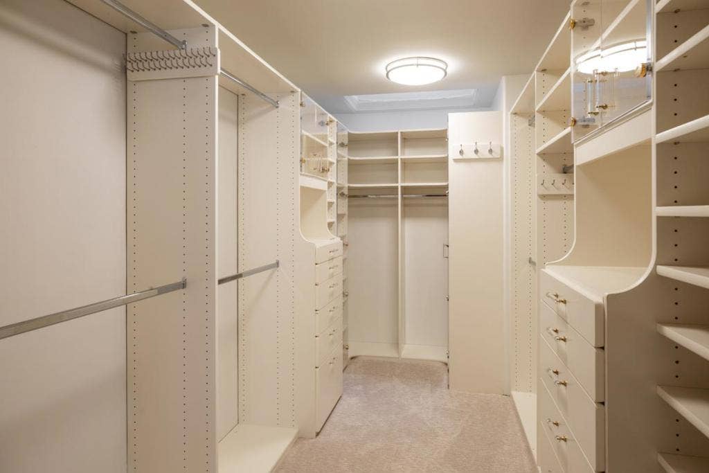 26883 Dezahara Way, Los Altos Hills, CA 94022 26883 Dezahara Way, Los Altos Hills, CA 94022