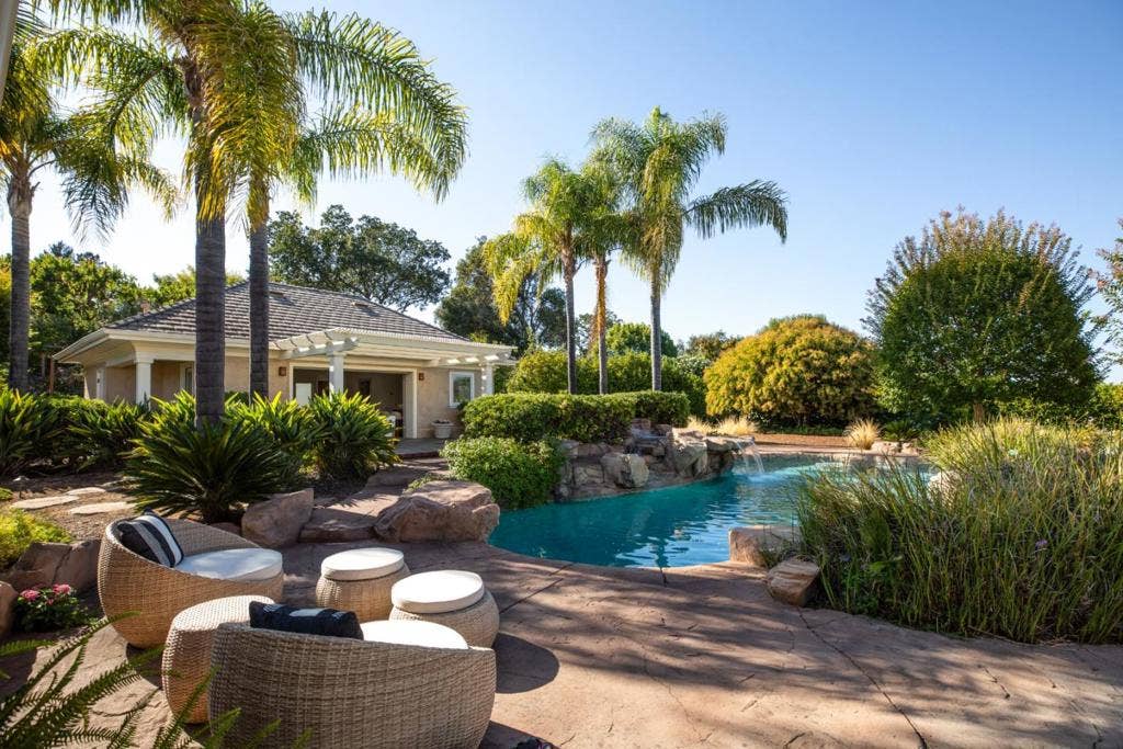 26883 Dezahara Way, Los Altos Hills, CA 94022 26883 Dezahara Way, Los Altos Hills, CA 94022