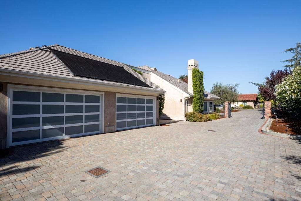 26883 Dezahara Way, Los Altos Hills, CA 94022 26883 Dezahara Way, Los Altos Hills, CA 94022
