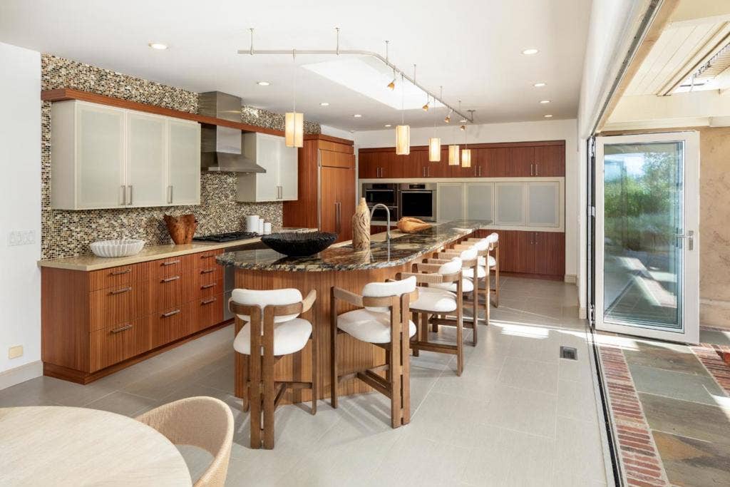 26883 Dezahara Way, Los Altos Hills, CA 94022 26883 Dezahara Way, Los Altos Hills, CA 94022