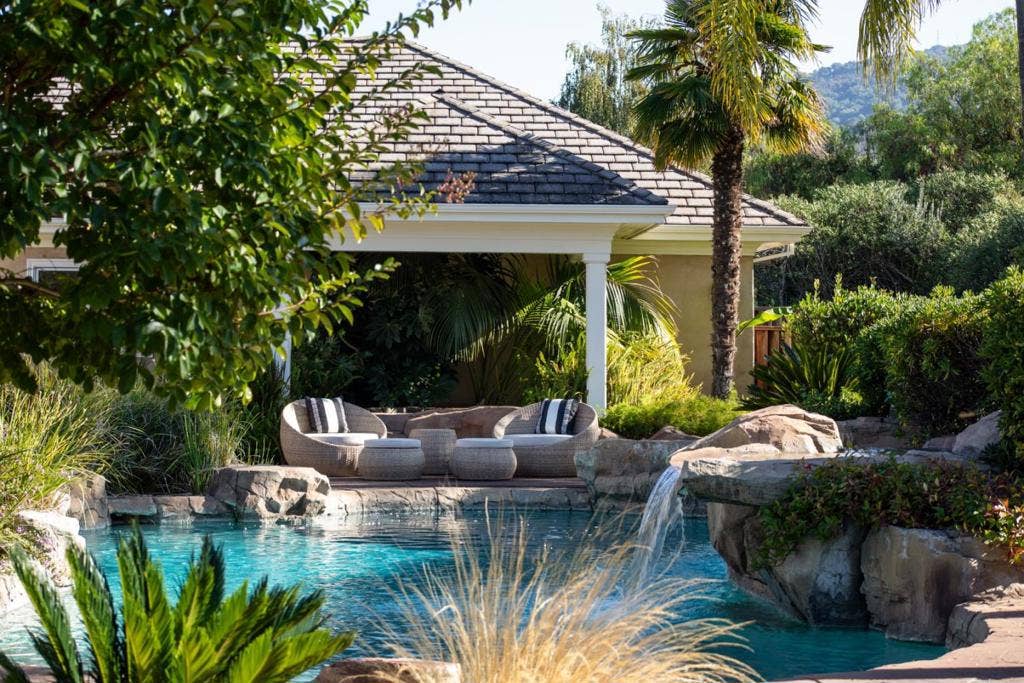 26883 Dezahara Way, Los Altos Hills, CA 94022 26883 Dezahara Way, Los Altos Hills, CA 94022
