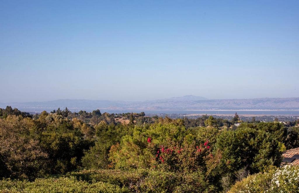 26883 Dezahara Way, Los Altos Hills, CA 94022 26883 Dezahara Way, Los Altos Hills, CA 94022