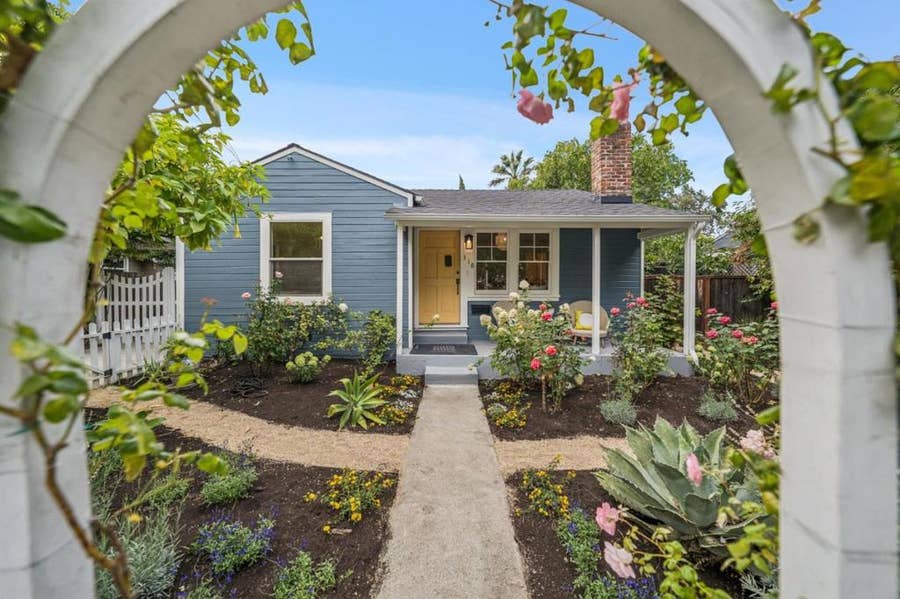 Property photo for 318 Oak Avenue, Redwood City, CA