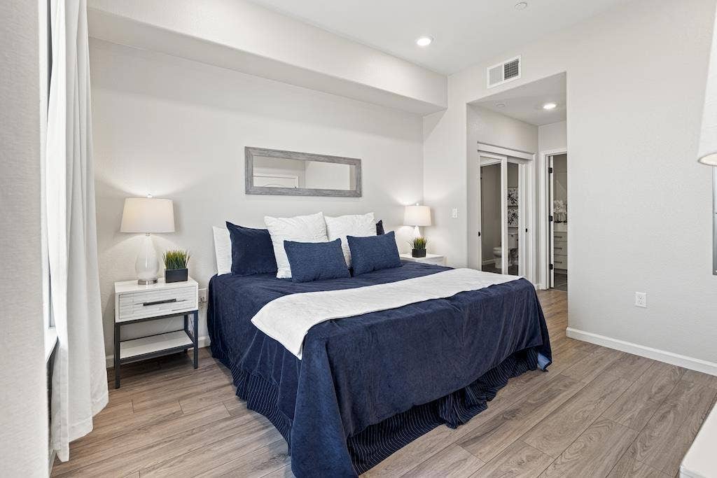 382 Llano De Los Robles Avenue, #7, San Jose, CA 95136