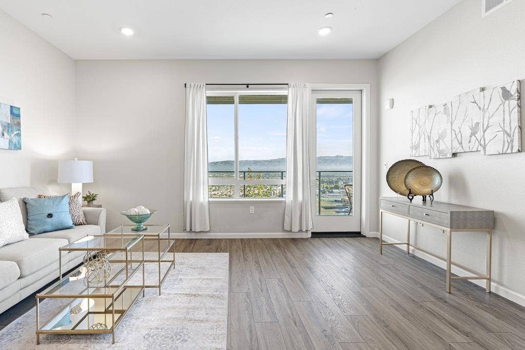 382 Llano De Los Robles Avenue, #7, San Jose, CA 95136