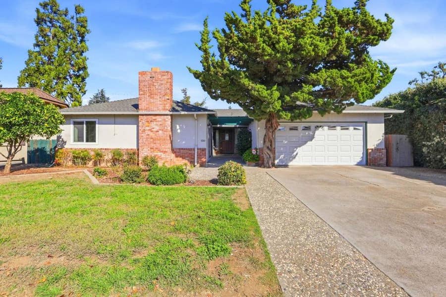 Property photo for 1010 S Baywood Avenue, San Jose, CA