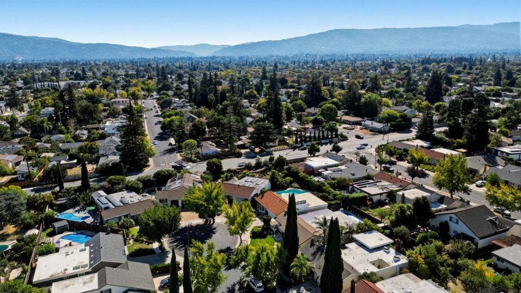 10 Darryl Drive, Campbell, CA 95008