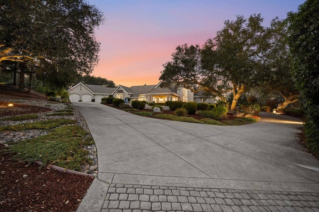 26048 Paseo Del Sur, Monterey, CA 93940 26048 Paseo Del Sur, Monterey, CA 93940