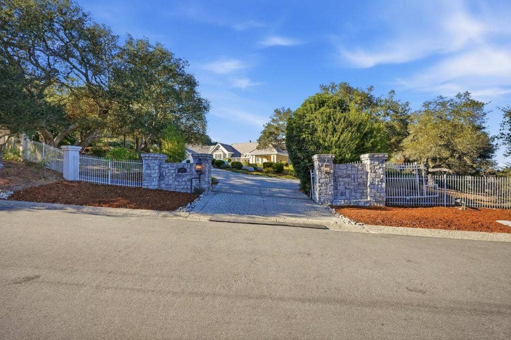 26048 Paseo Del Sur, Monterey, CA 93940 26048 Paseo Del Sur, Monterey, CA 93940