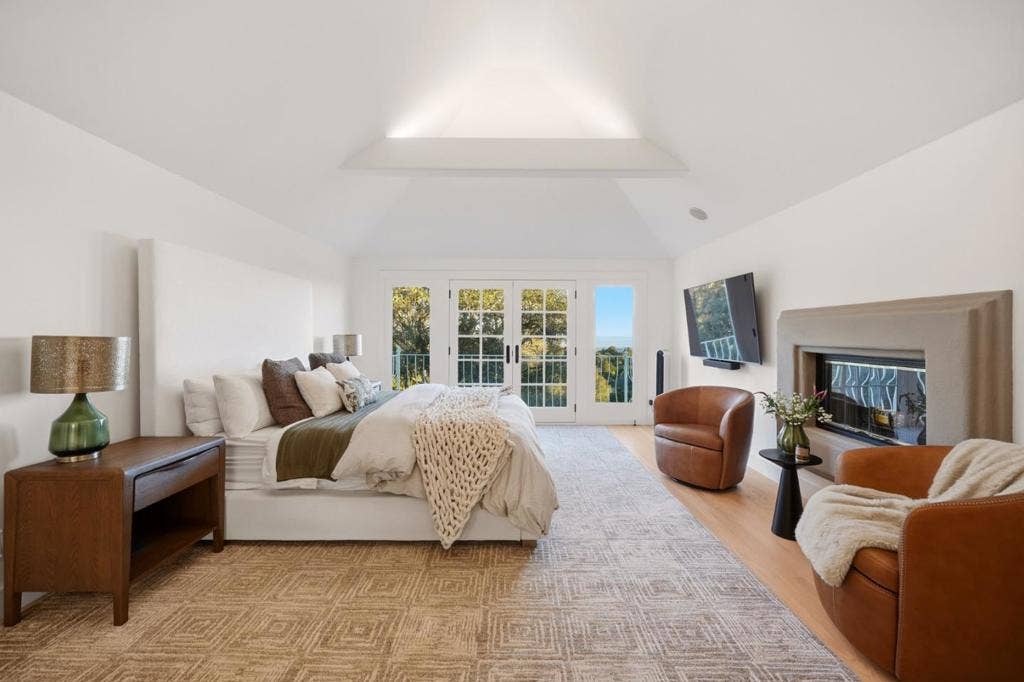 26048 Paseo Del Sur, Monterey, CA 93940 26048 Paseo Del Sur, Monterey, CA 93940
