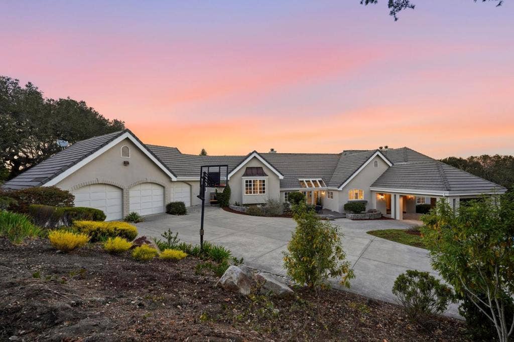 26048 Paseo Del Sur, Monterey, CA 93940 26048 Paseo Del Sur, Monterey, CA 93940