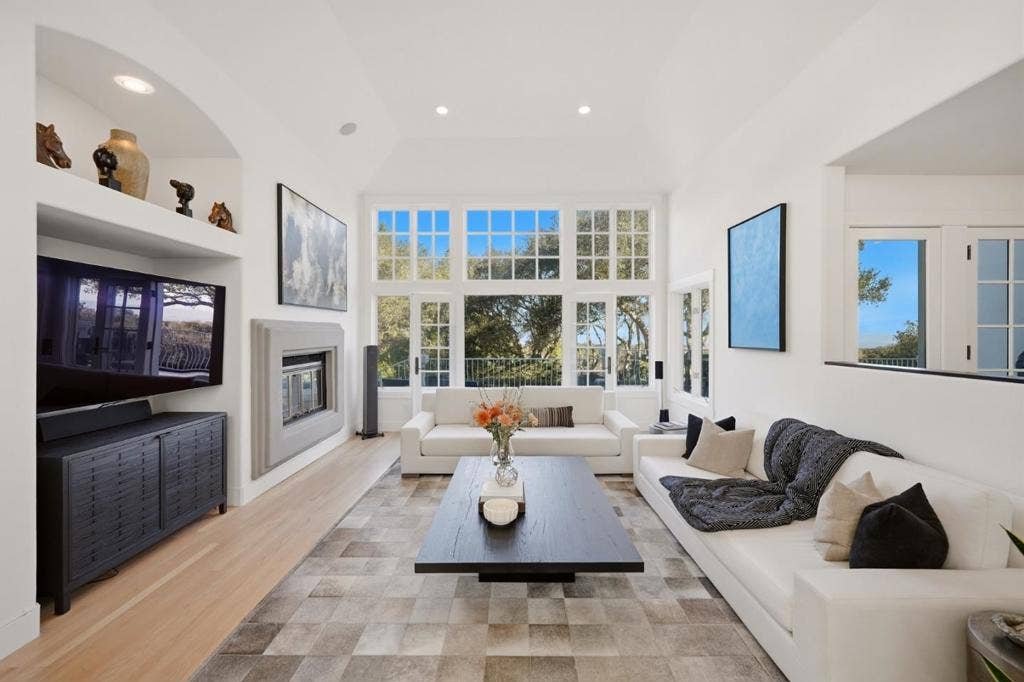 26048 Paseo Del Sur, Monterey, CA 93940 26048 Paseo Del Sur, Monterey, CA 93940
