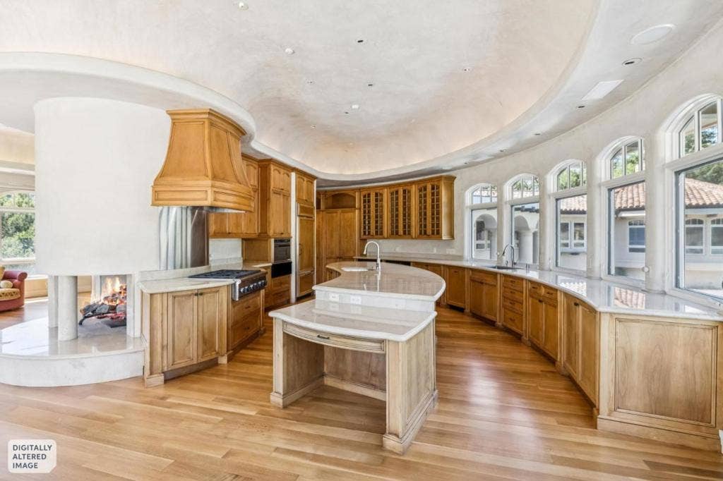 12500 Corbetta Lane, Los Altos Hills, CA 94022 12500 Corbetta Lane, Los Altos Hills, CA 94022