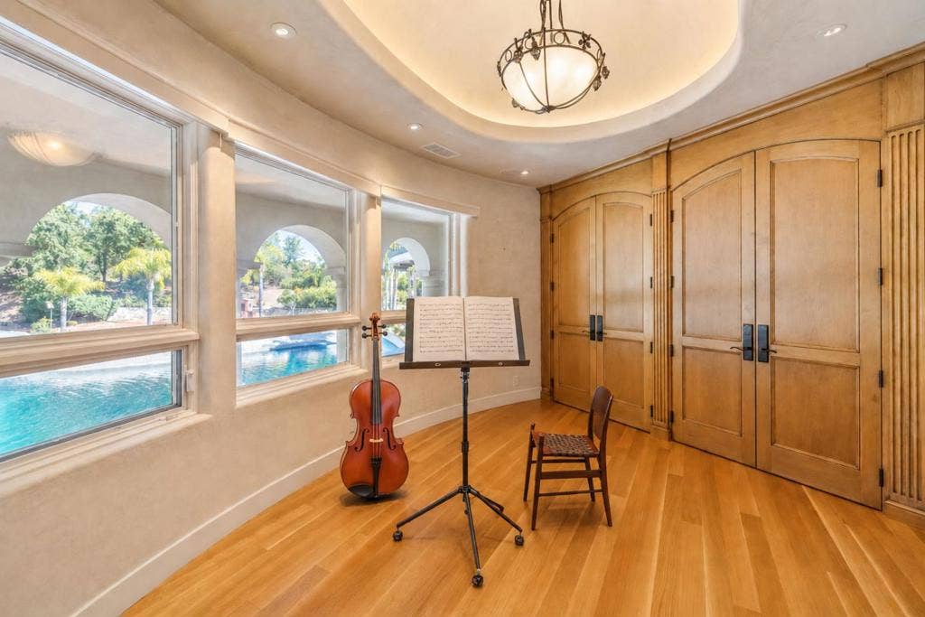 12500 Corbetta Lane, Los Altos Hills, CA 94022 12500 Corbetta Lane, Los Altos Hills, CA 94022