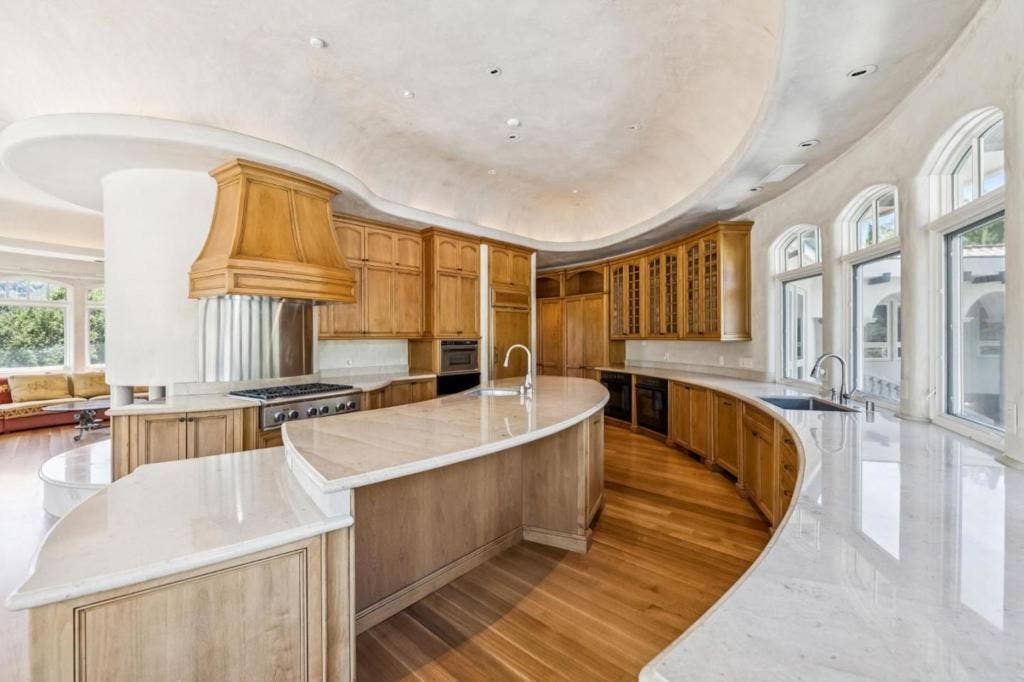 12500 Corbetta Lane, Los Altos Hills, CA 94022 12500 Corbetta Lane, Los Altos Hills, CA 94022