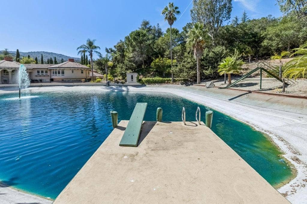 12500 Corbetta Lane, Los Altos Hills, CA 94022 12500 Corbetta Lane, Los Altos Hills, CA 94022