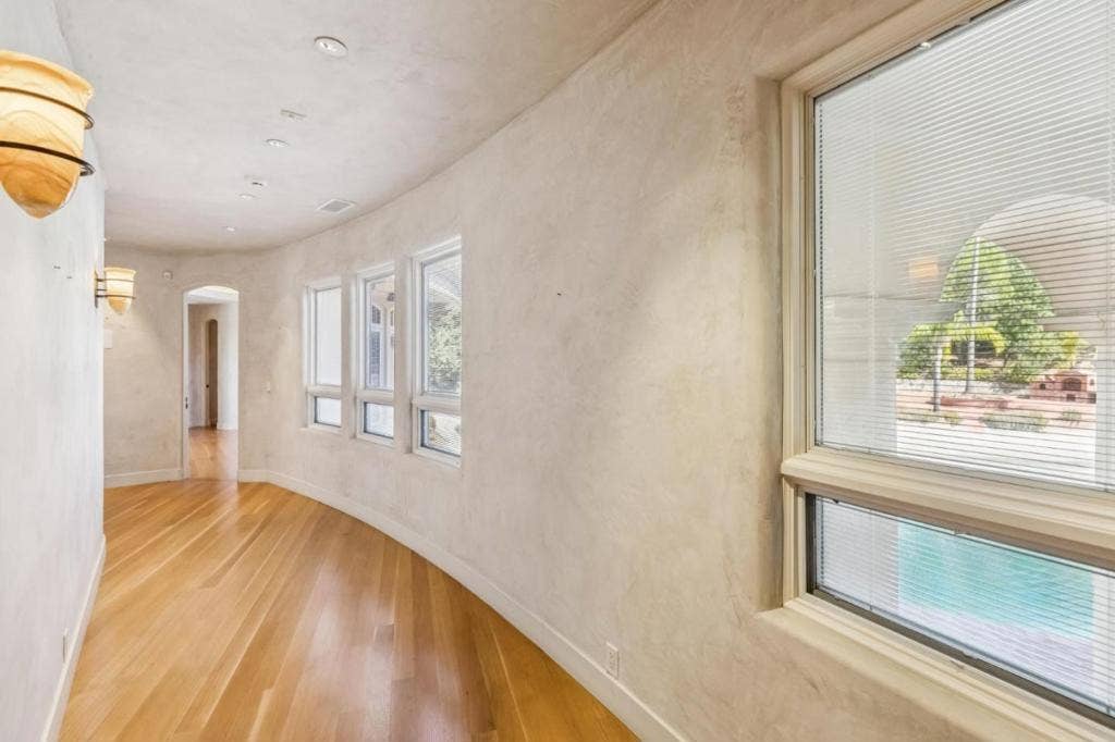 12500 Corbetta Lane, Los Altos Hills, CA 94022 12500 Corbetta Lane, Los Altos Hills, CA 94022