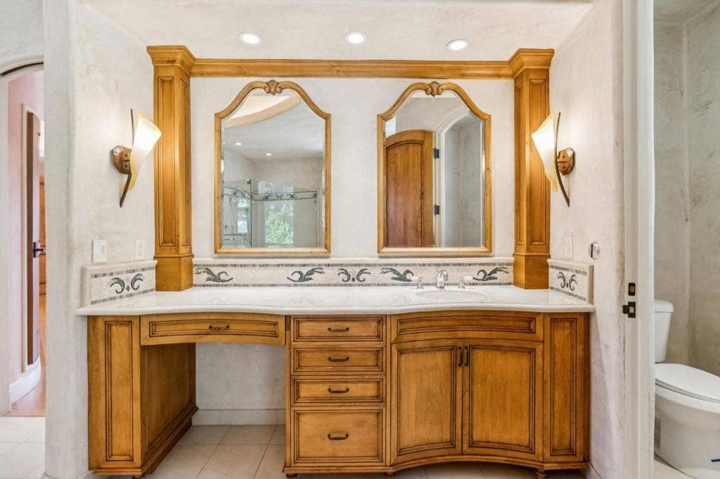 12500 Corbetta Lane, Los Altos Hills, CA 94022 12500 Corbetta Lane, Los Altos Hills, CA 94022