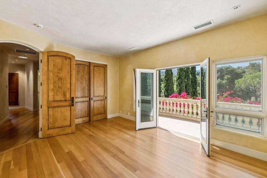 12500 Corbetta Lane, Los Altos Hills, CA 94022 12500 Corbetta Lane, Los Altos Hills, CA 94022