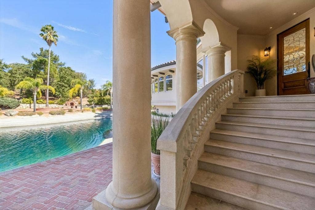 12500 Corbetta Lane, Los Altos Hills, CA 94022 12500 Corbetta Lane, Los Altos Hills, CA 94022