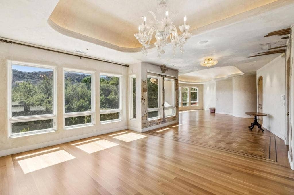12500 Corbetta Lane, Los Altos Hills, CA 94022 12500 Corbetta Lane, Los Altos Hills, CA 94022