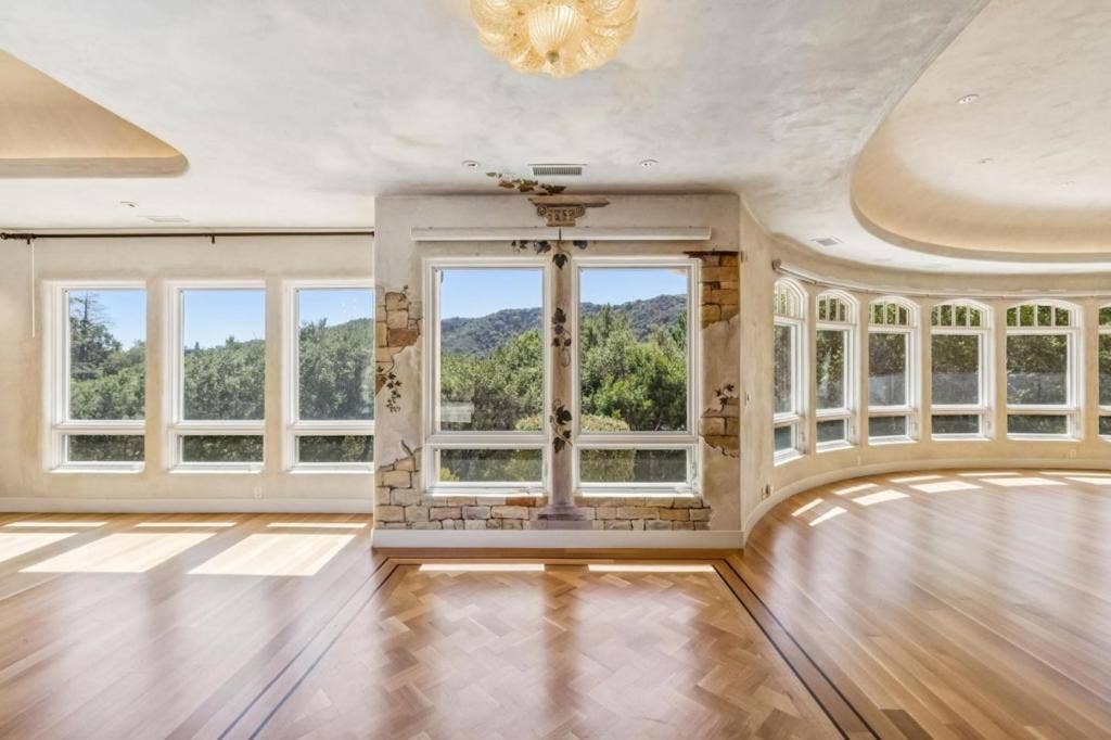 12500 Corbetta Lane, Los Altos Hills, CA 94022 12500 Corbetta Lane, Los Altos Hills, CA 94022