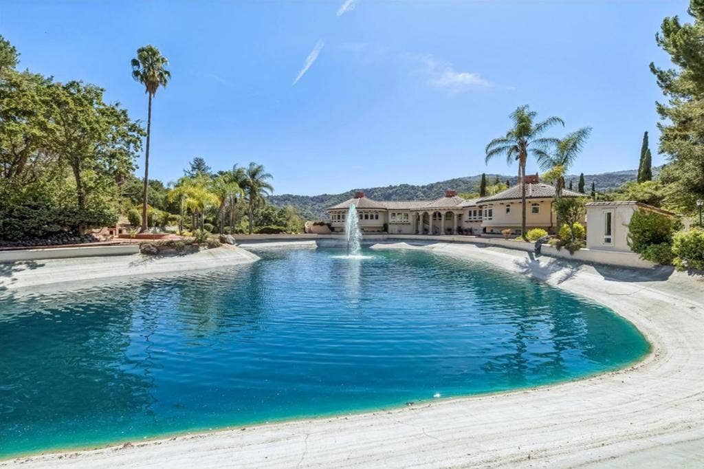 12500 Corbetta Lane, Los Altos Hills, CA 94022 12500 Corbetta Lane, Los Altos Hills, CA 94022