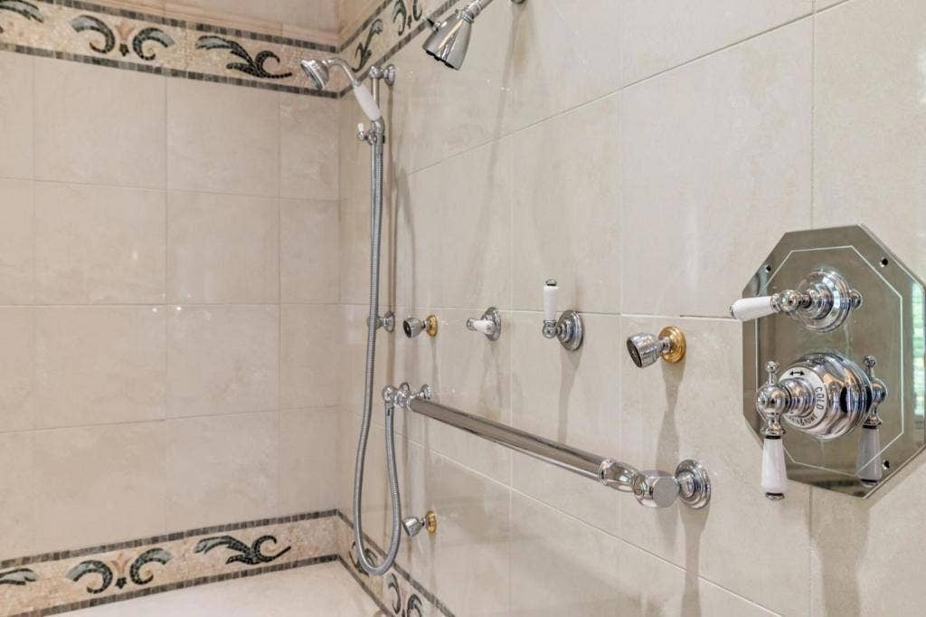 12500 Corbetta Lane, Los Altos Hills, CA 94022 12500 Corbetta Lane, Los Altos Hills, CA 94022