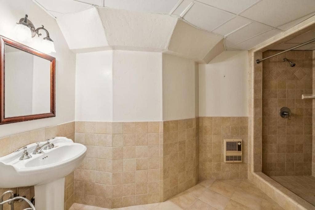 12500 Corbetta Lane, Los Altos Hills, CA 94022 12500 Corbetta Lane, Los Altos Hills, CA 94022
