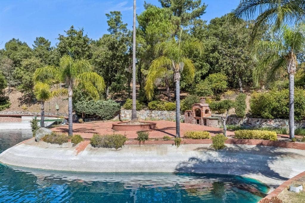 12500 Corbetta Lane, Los Altos Hills, CA 94022 12500 Corbetta Lane, Los Altos Hills, CA 94022
