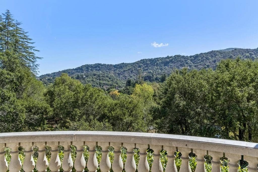 12500 Corbetta Lane, Los Altos Hills, CA 94022 12500 Corbetta Lane, Los Altos Hills, CA 94022