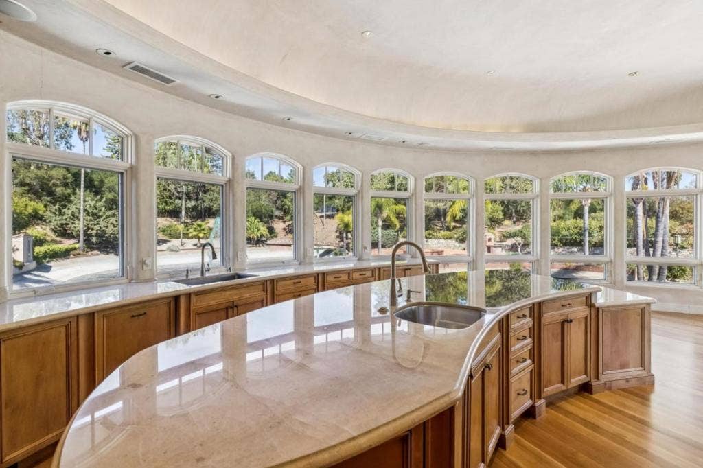 12500 Corbetta Lane, Los Altos Hills, CA 94022 12500 Corbetta Lane, Los Altos Hills, CA 94022