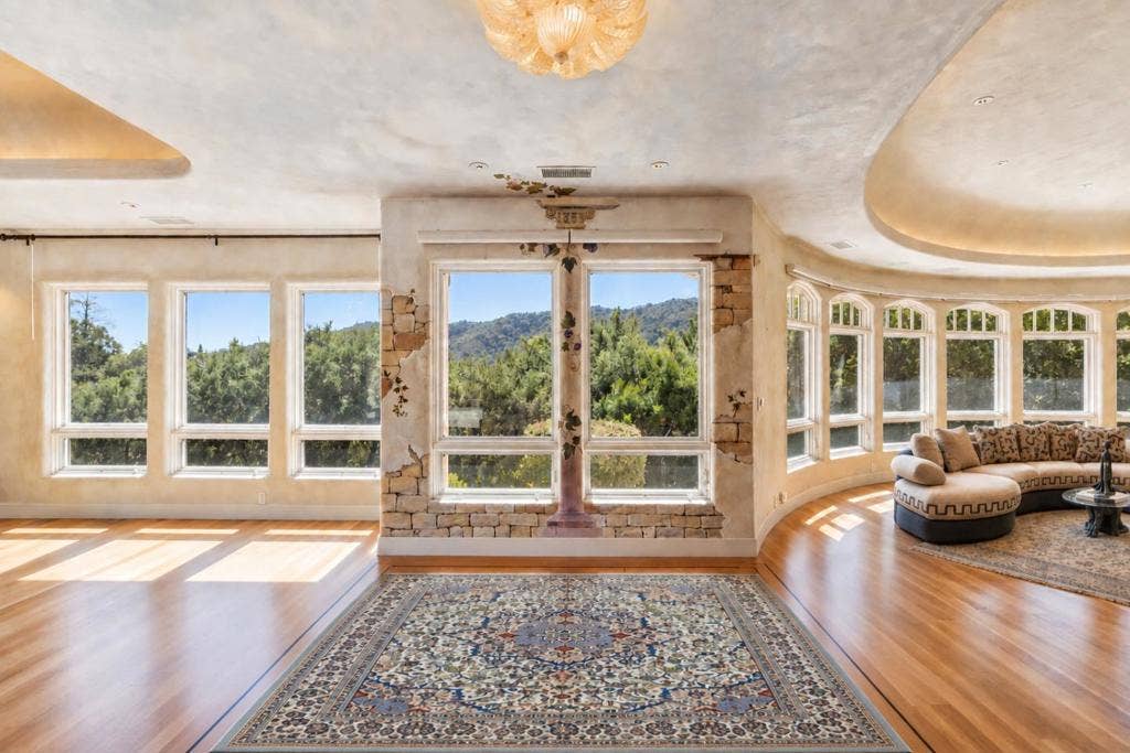 12500 Corbetta Lane, Los Altos Hills, CA 94022 12500 Corbetta Lane, Los Altos Hills, CA 94022