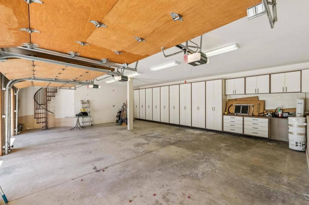 12500 Corbetta Lane, Los Altos Hills, CA 94022 12500 Corbetta Lane, Los Altos Hills, CA 94022
