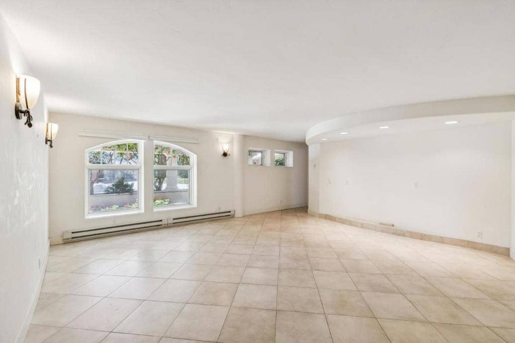 12500 Corbetta Lane, Los Altos Hills, CA 94022 12500 Corbetta Lane, Los Altos Hills, CA 94022