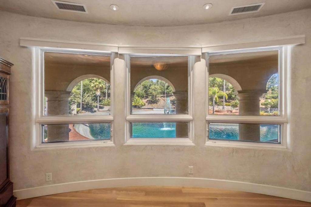 12500 Corbetta Lane, Los Altos Hills, CA 94022 12500 Corbetta Lane, Los Altos Hills, CA 94022