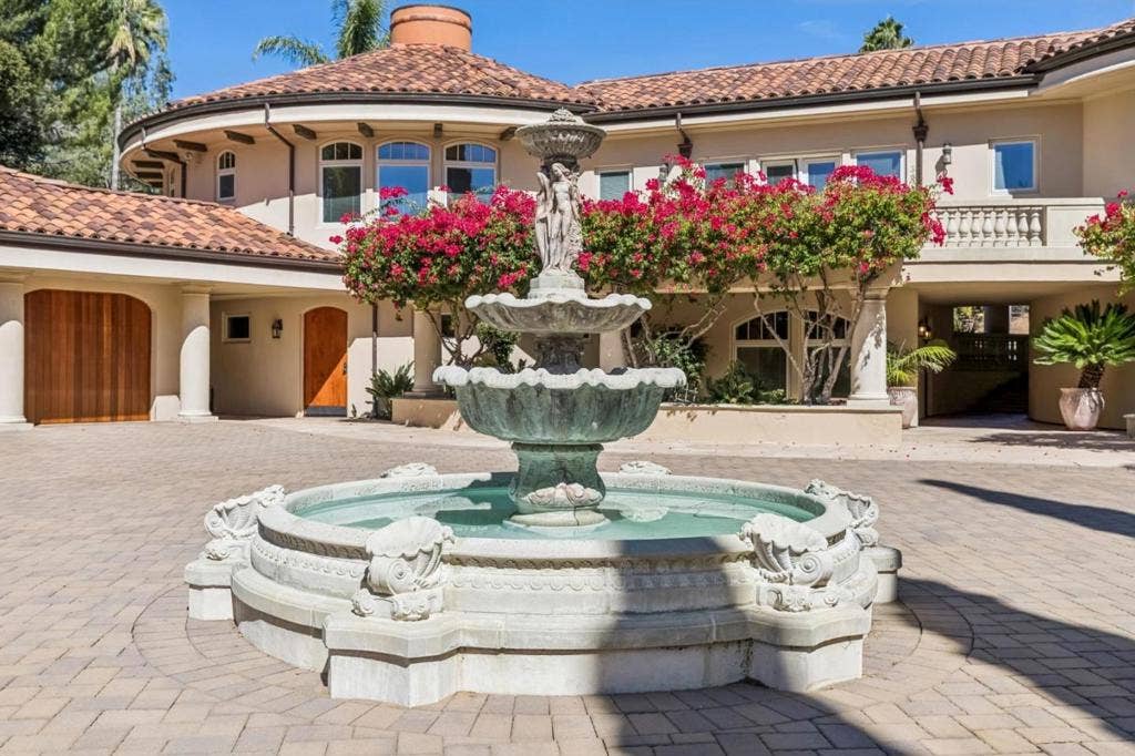 12500 Corbetta Lane, Los Altos Hills, CA 94022 12500 Corbetta Lane, Los Altos Hills, CA 94022