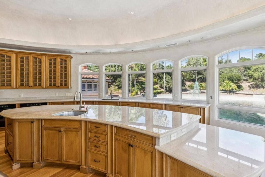 12500 Corbetta Lane, Los Altos Hills, CA 94022 12500 Corbetta Lane, Los Altos Hills, CA 94022