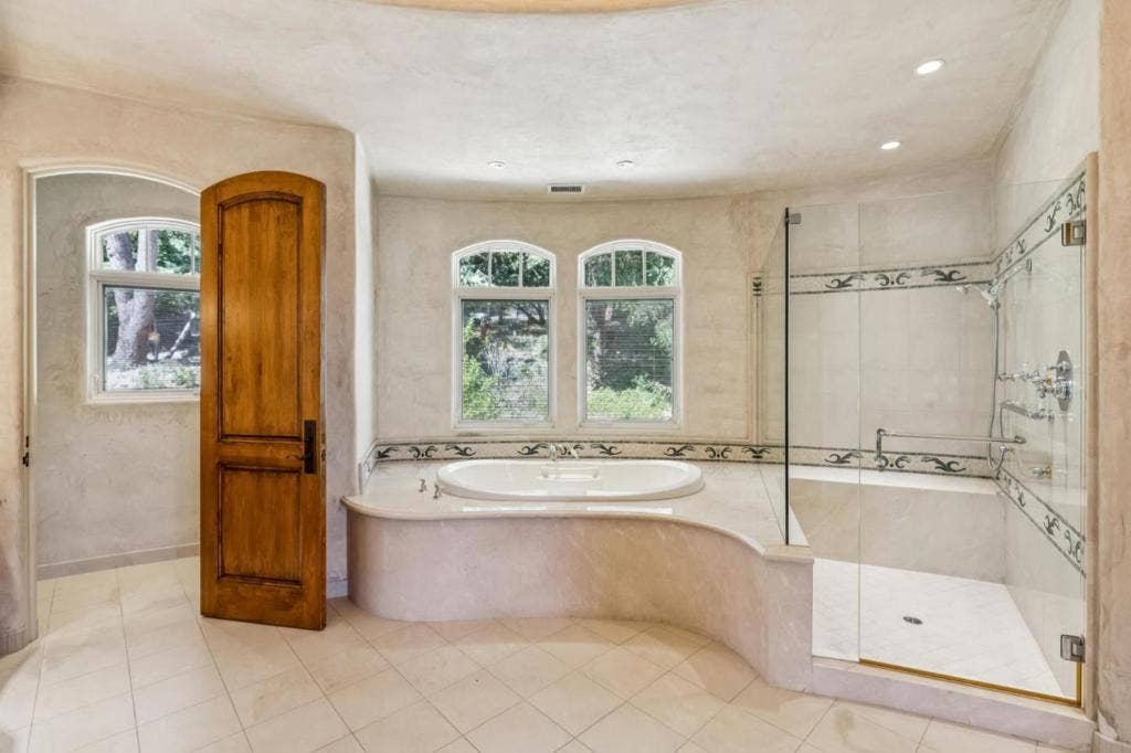 12500 Corbetta Lane, Los Altos Hills, CA 94022 12500 Corbetta Lane, Los Altos Hills, CA 94022