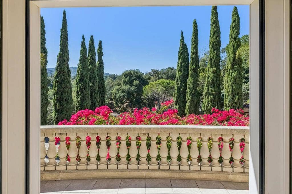 12500 Corbetta Lane, Los Altos Hills, CA 94022 12500 Corbetta Lane, Los Altos Hills, CA 94022