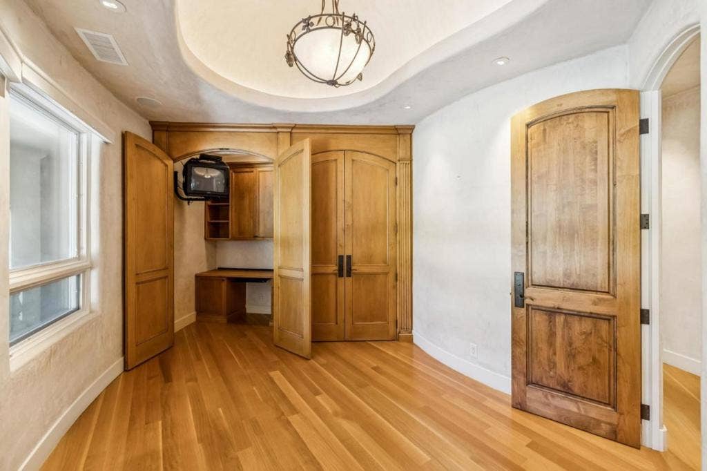 12500 Corbetta Lane, Los Altos Hills, CA 94022 12500 Corbetta Lane, Los Altos Hills, CA 94022