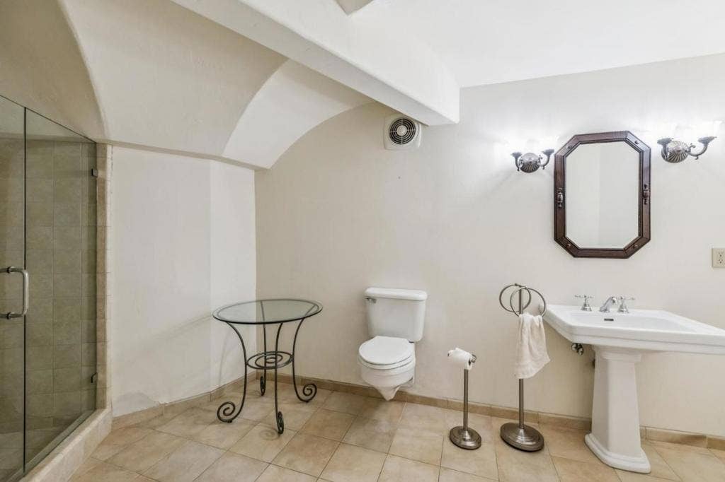 12500 Corbetta Lane, Los Altos Hills, CA 94022 12500 Corbetta Lane, Los Altos Hills, CA 94022