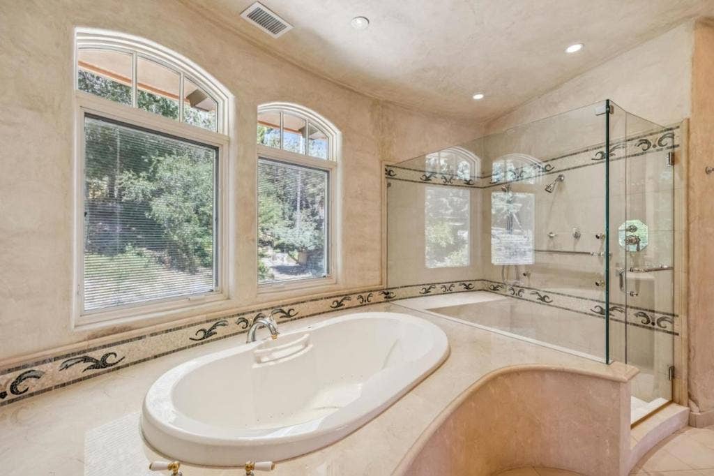 12500 Corbetta Lane, Los Altos Hills, CA 94022 12500 Corbetta Lane, Los Altos Hills, CA 94022