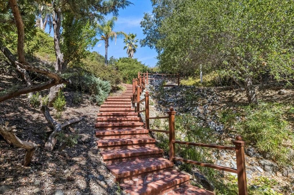 12500 Corbetta Lane, Los Altos Hills, CA 94022 12500 Corbetta Lane, Los Altos Hills, CA 94022