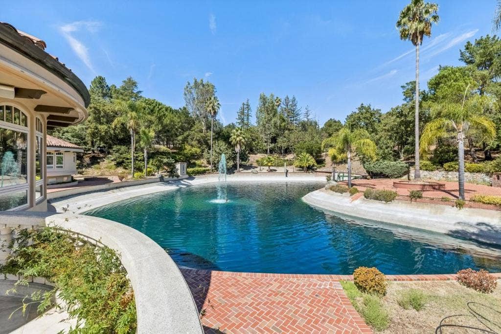 12500 Corbetta Lane, Los Altos Hills, CA 94022 12500 Corbetta Lane, Los Altos Hills, CA 94022