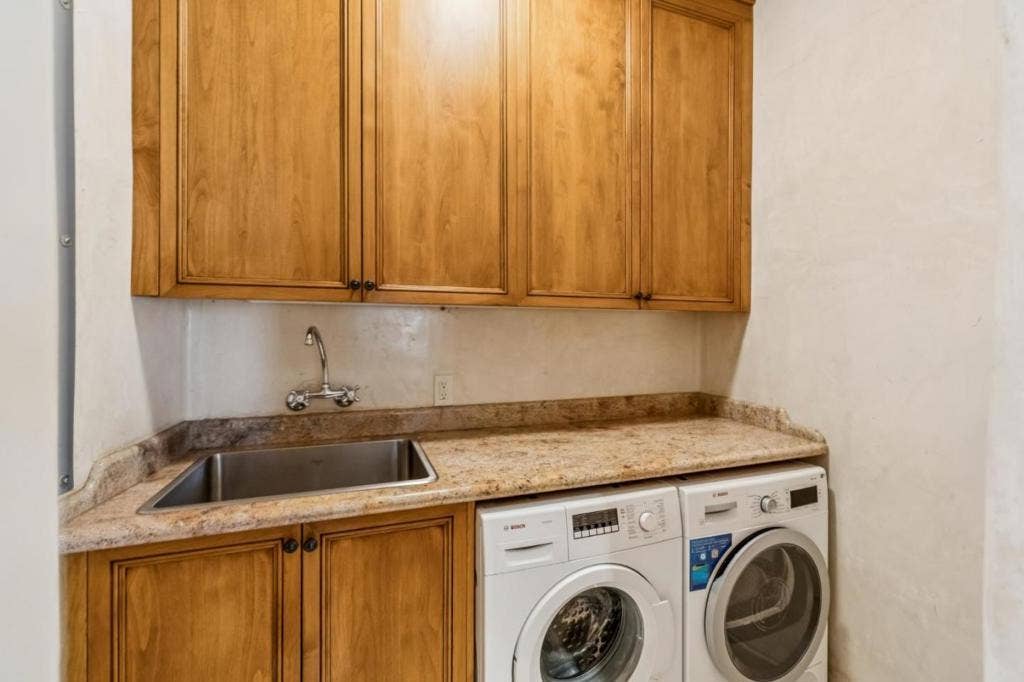 12500 Corbetta Lane, Los Altos Hills, CA 94022 12500 Corbetta Lane, Los Altos Hills, CA 94022